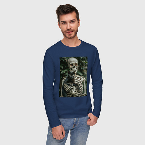 Мужской лонгслив Скелет с черным котом / Тёмно-синий – фото 3