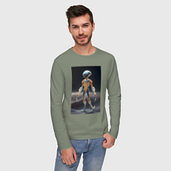 Лонгслив хлопковый мужской Полупрозрачный инопланетянин, цвет: авокадо — фото 2
