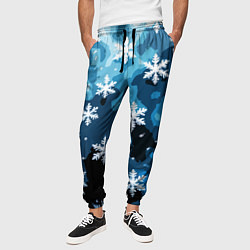 Брюки на резинке мужские Стилизованный паттерн со снежинками тёмно-синий, цвет: 3D-принт — фото 2