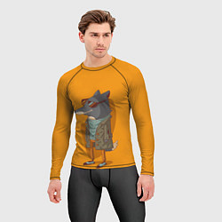 Рашгард мужской Хитрый лис в плаще, цвет: 3D-принт — фото 2