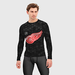 Рашгард мужской Детройт Ред Уингз - черные соты, цвет: 3D-принт — фото 2