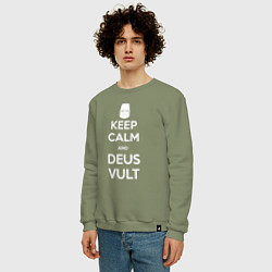 Свитшот хлопковый мужской Keep Calm & Deus Vult, цвет: авокадо — фото 2