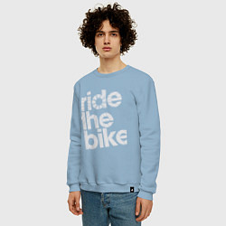 Свитшот хлопковый мужской Ride the bike, цвет: мягкое небо — фото 2