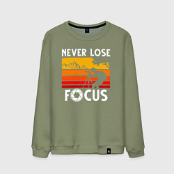 Свитшот хлопковый мужской Never lose focus, цвет: авокадо