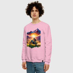 Свитшот хлопковый мужской Мотопутешествие в горы, цвет: светло-розовый — фото 2