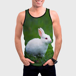 Майка-безрукавка мужская Кролик на фоне травы, цвет: 3D-черный — фото 2