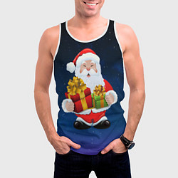 Майка-безрукавка мужская Санта Клаус с двумя подарками, цвет: 3D-белый — фото 2