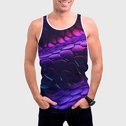 Майка-безрукавка мужская Фиолетовая абстрактная текстура неоновая, цвет: 3D-белый — фото 2