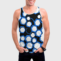 Майка-безрукавка мужская Бело-синие шестиугольники на чёрном фоне, цвет: 3D-белый — фото 2