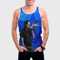 Майка-безрукавка мужская Bones стоит с микрофоном, цвет: 3D-белый — фото 2