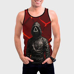 Майка-безрукавка мужская Игра в кальмара - страж в черном, цвет: 3D-черный — фото 2