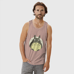 Майка мужская хлопок Тоторо удивленный, цвет: пыльно-розовый — фото 2