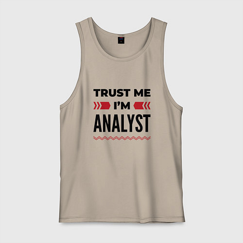 Мужская майка Trust me - Im analyst / Миндальный – фото 1