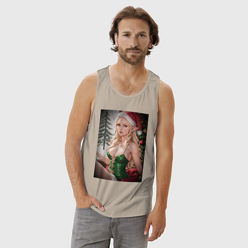 Мужская майка Новогодняя эльфийка / Миндальный – фото 3