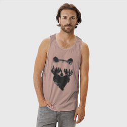 Майка мужская хлопок Лицо енота из деревьев, цвет: пыльно-розовый — фото 2