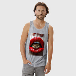 Майка мужская хлопок Символ нового года 2025 змея в губах, цвет: меланж — фото 2