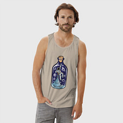 Майка мужская хлопок Космонавт в бутылке, цвет: миндальный — фото 2