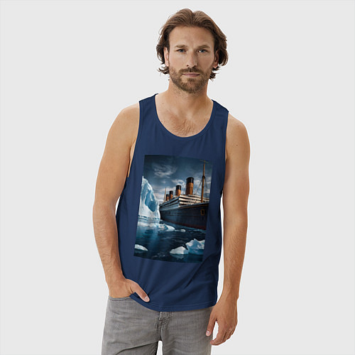 Мужская майка Титаник плывет среди айсбергов / Тёмно-синий – фото 3
