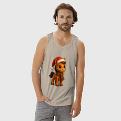 Майка мужская хлопок Новогодняя лошадка 2026, цвет: миндальный — фото 2