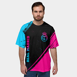 Футболка оверсайз мужская Real Madrid - neon gradient: символ и надпись верт, цвет: 3D-принт — фото 2