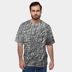 Футболка оверсайз мужская Логотип Тойоты на фоне скалы - внедорожник, цвет: 3D-принт — фото 2
