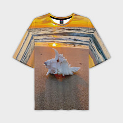 Мужская футболка оверсайз Ракушка на песочном берегу тихого океана