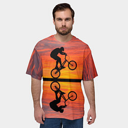 Футболка оверсайз мужская Велосипедист в отражении, цвет: 3D-принт — фото 2