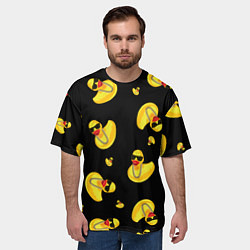 Футболка оверсайз мужская Жёлтая уточка в в темных очках и цепочке на черном, цвет: 3D-принт — фото 2