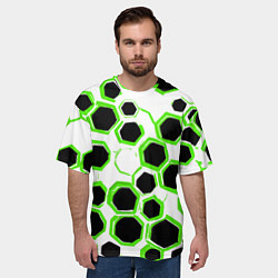 Футболка оверсайз мужская Чёрно-зелёные шестиугольники на белом фоне, цвет: 3D-принт — фото 2
