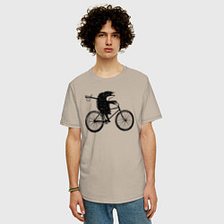 Футболка оверсайз мужская Ежик на велосипеде, цвет: миндальный — фото 2