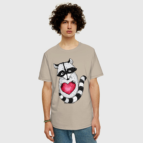 Мужская футболка оверсайз Енот с сердцем / Миндальный – фото 3