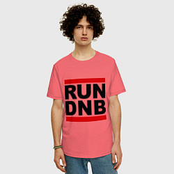 Футболка оверсайз мужская RUN DNB, цвет: коралловый — фото 2
