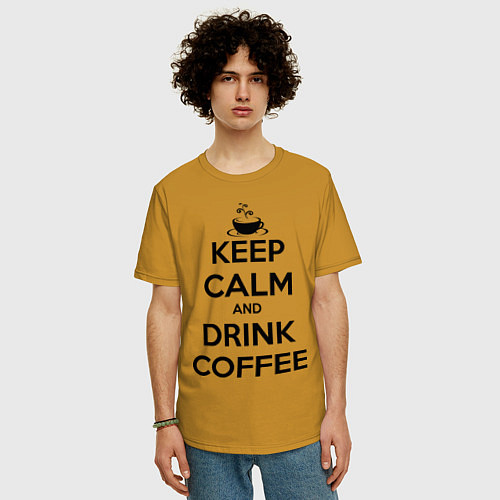Мужская футболка оверсайз Keep Calm & Drink Coffee / Горчичный – фото 3
