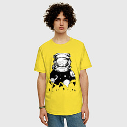 Футболка оверсайз мужская Космонавт, цвет: желтый — фото 2