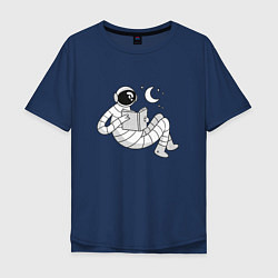 Мужская футболка оверсайз Читающий астронавт