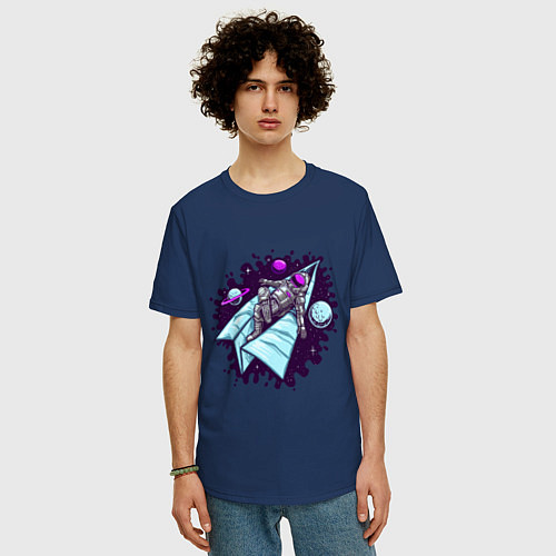 Мужская футболка оверсайз Астронавт на самолетике / Тёмно-синий – фото 3