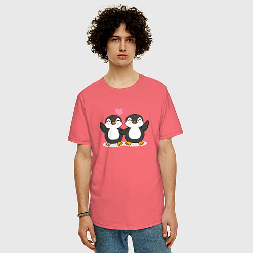 Мужская футболка оверсайз Влюбленные пингвины / Коралловый – фото 3
