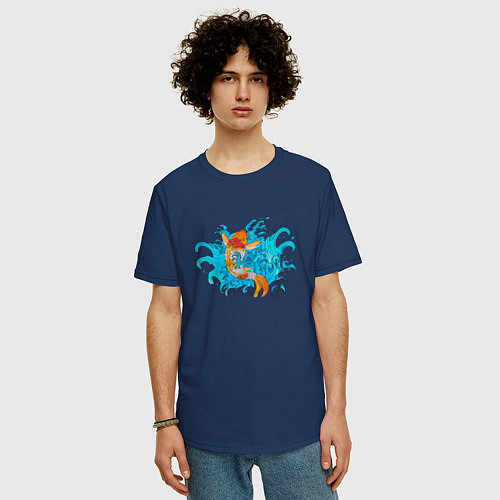 Мужская футболка оверсайз Рыбка Кои / Тёмно-синий – фото 3