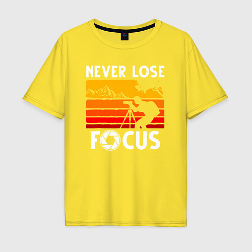 Мужская футболка оверсайз Never lose focus / Желтый – фото 1