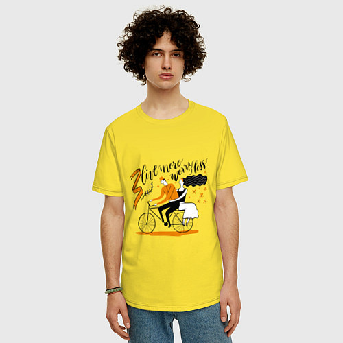 Мужская футболка оверсайз LIVE MORE WORRY LESS / Желтый – фото 3