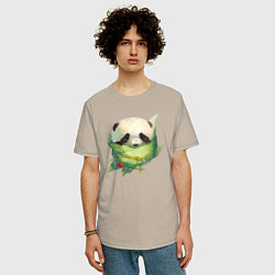 Футболка оверсайз мужская Детёныш панды в гнезде из листьев, цвет: миндальный — фото 2
