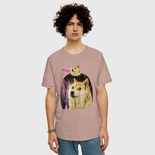 Мужская футболка оверсайз Пёсик Доге в свитере с пёсиком Доге / Пыльно-розовый – фото 3