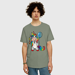 Футболка оверсайз мужская Праздничный единорог с тортиком, цвет: авокадо — фото 2