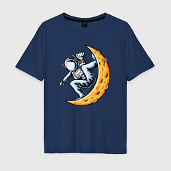 Мужская футболка оверсайз Космонавт на месяце