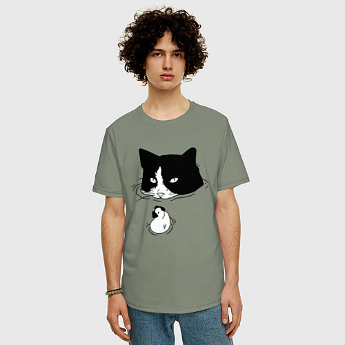 Мужская футболка оверсайз Кот сидит в воде и сторожит утёнка / Авокадо – фото 3