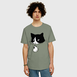 Футболка оверсайз мужская Кот сидит в воде и сторожит утёнка, цвет: авокадо — фото 2