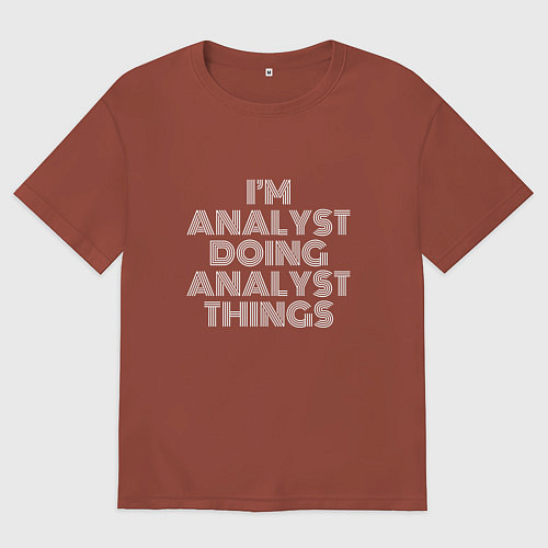 Мужская футболка оверсайз Im analyst doing analyst things / Кирпичный – фото 1