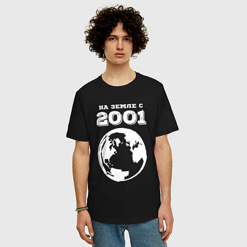 Мужская футболка оверсайз На Земле с 2001 с краской на темном / Черный – фото 3