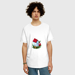 Футболка оверсайз мужская Новогодний домик на еловых ветках, цвет: белый — фото 2