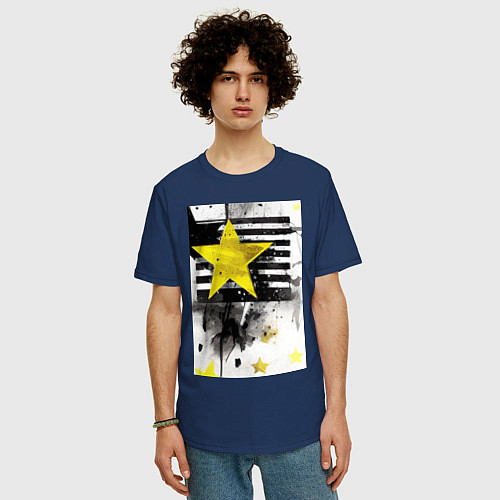 Мужская футболка оверсайз Желтая звезда на полосах / Тёмно-синий – фото 3